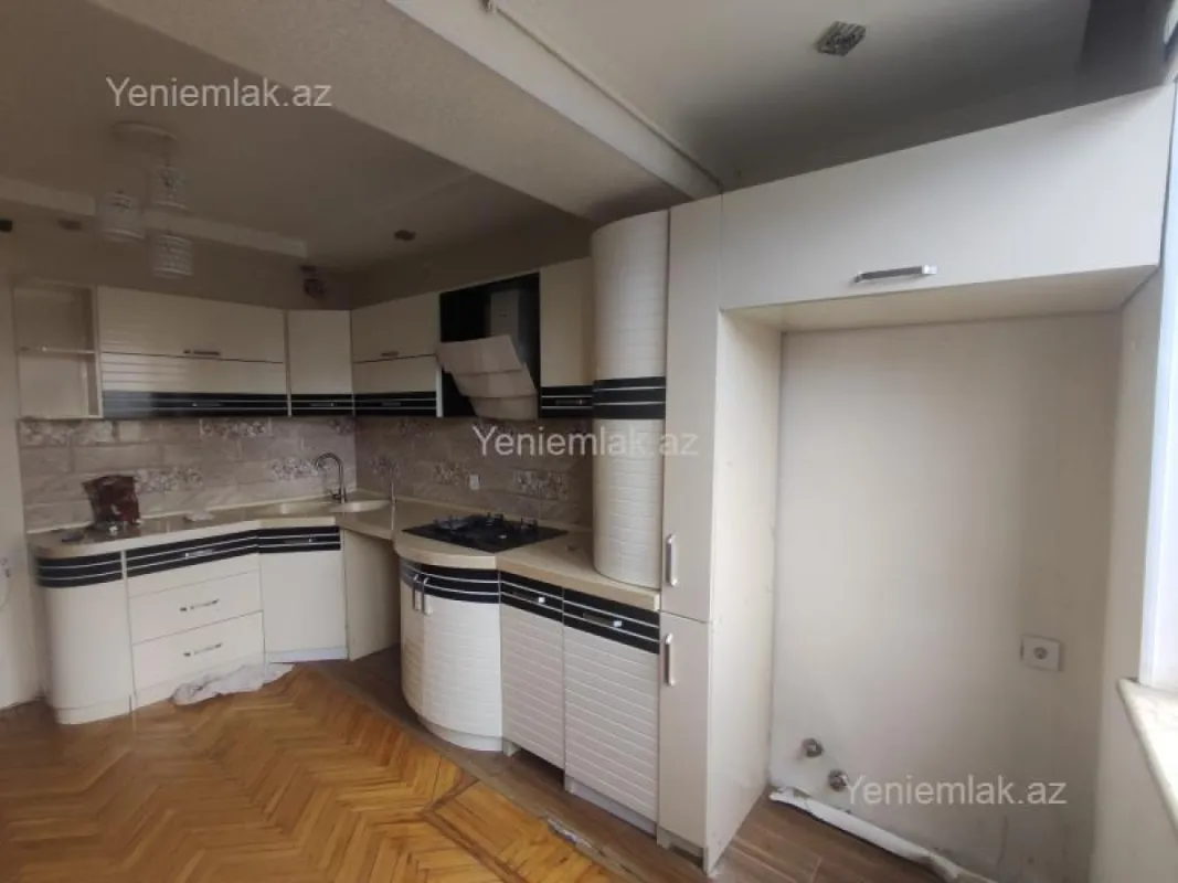 Satılır 5 otaqlı köhnə tikili 120 m²