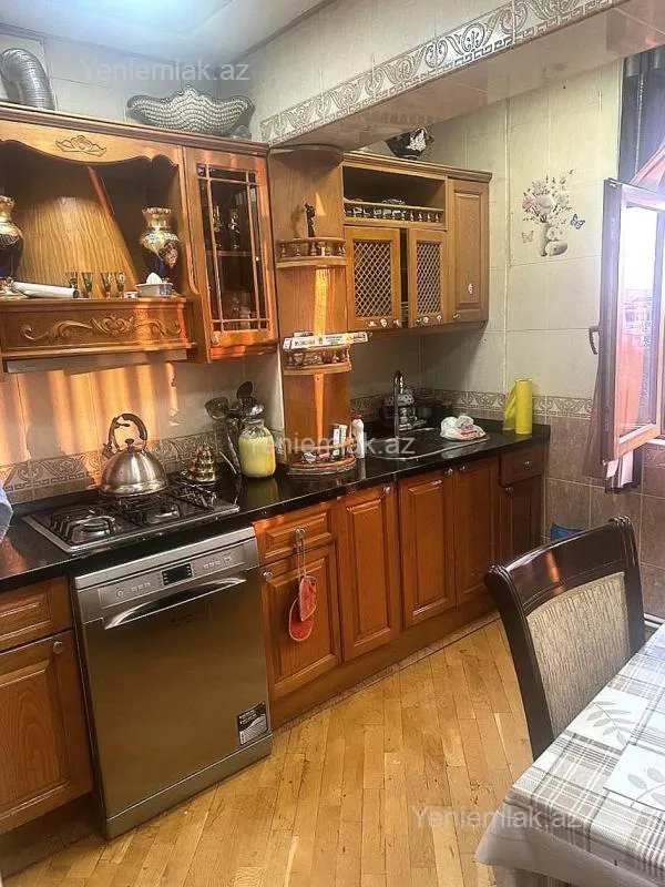 Satılır 5 otaqlı köhnə tikili 120 m²