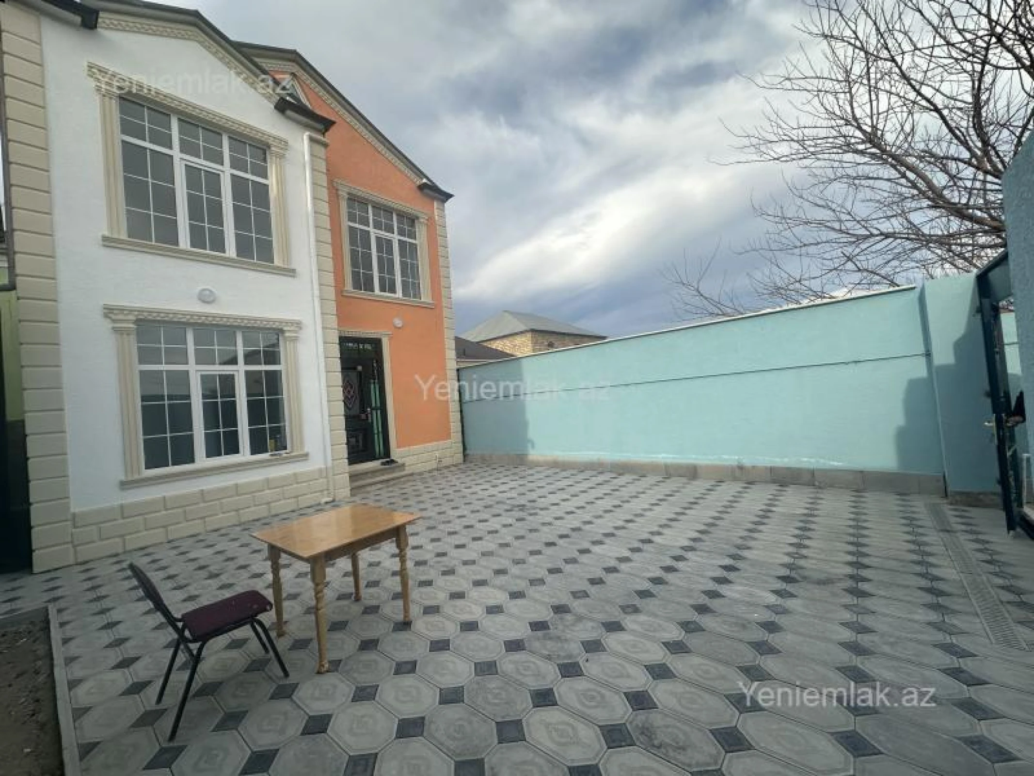 Satılır 4 otaqlı həyət evi 140 m²