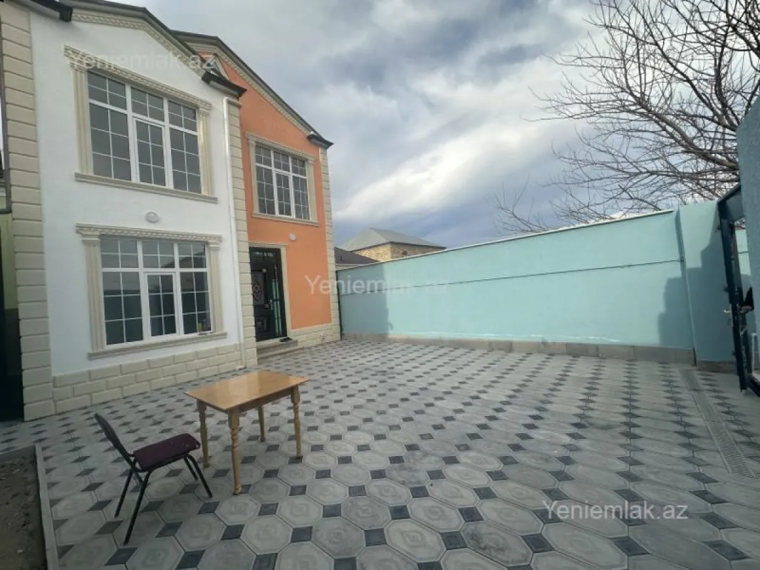 Satılır 4 otaqlı həyət evi 140 m²
