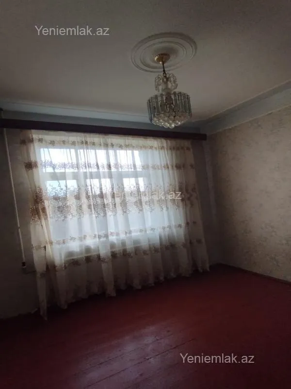 Satılır 2 otaqlı köhnə tikili 55 m²