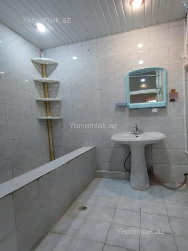 Satılır 2 otaqlı köhnə tikili 55 m²
