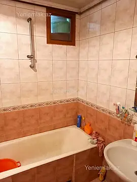 Satılır 2 otaqlı köhnə tikili 60 m²