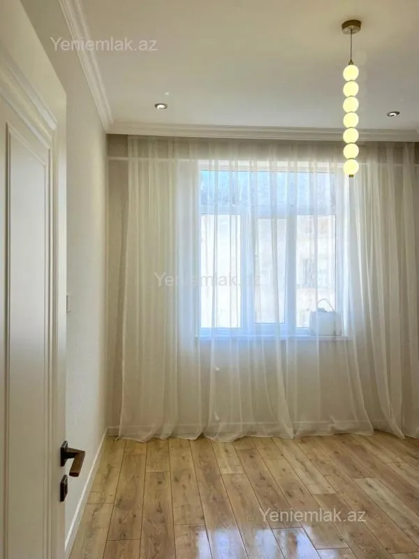 Satılır 3 otaqlı köhnə tikili 105 m²