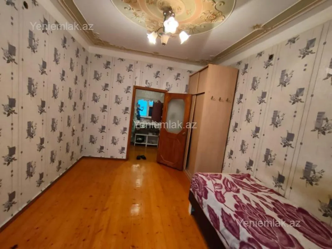 Satılır 3 otaqlı köhnə tikili 70 m²