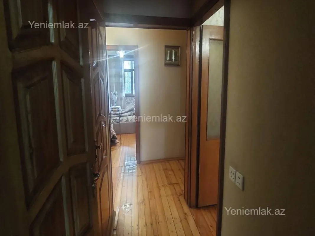 Satılır 5 otaqlı köhnə tikili 120 m²