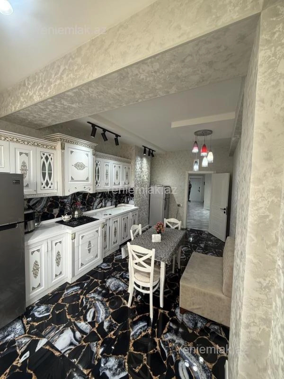 Satılır 4 otaqlı yeni tikili 165 m²