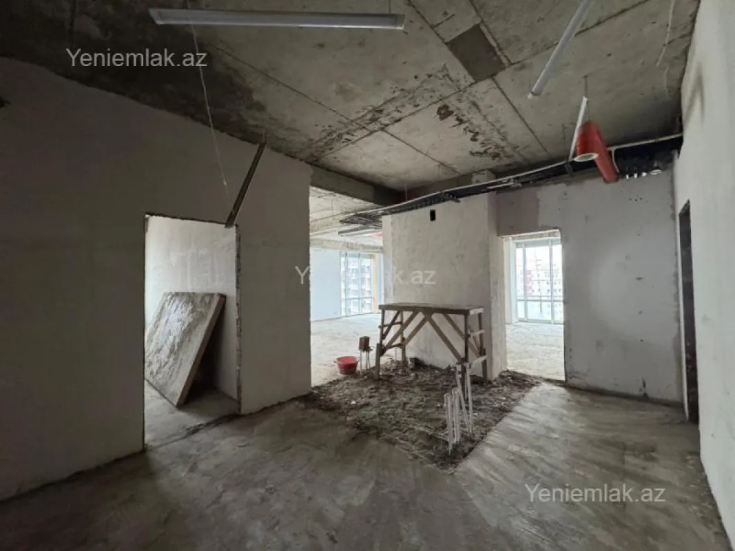 Satılır 4 otaqlı yeni tikili 185 m²