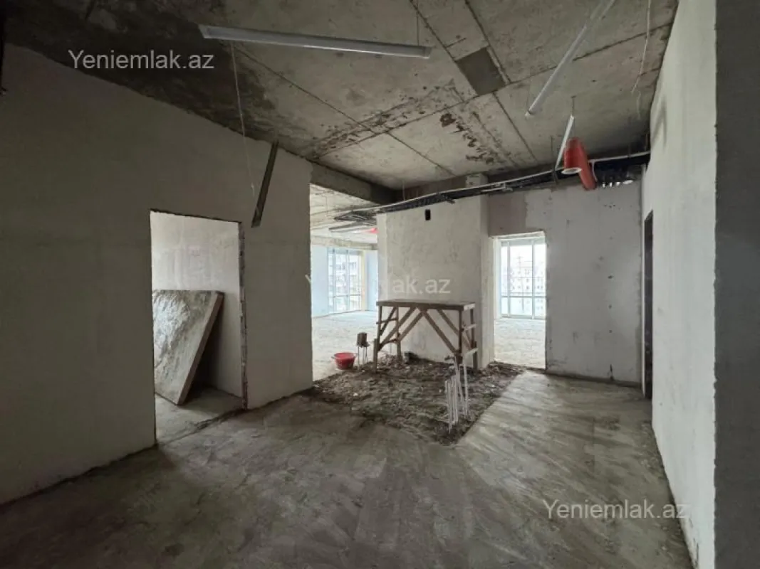 Satılır 4 otaqlı yeni tikili 185 m²