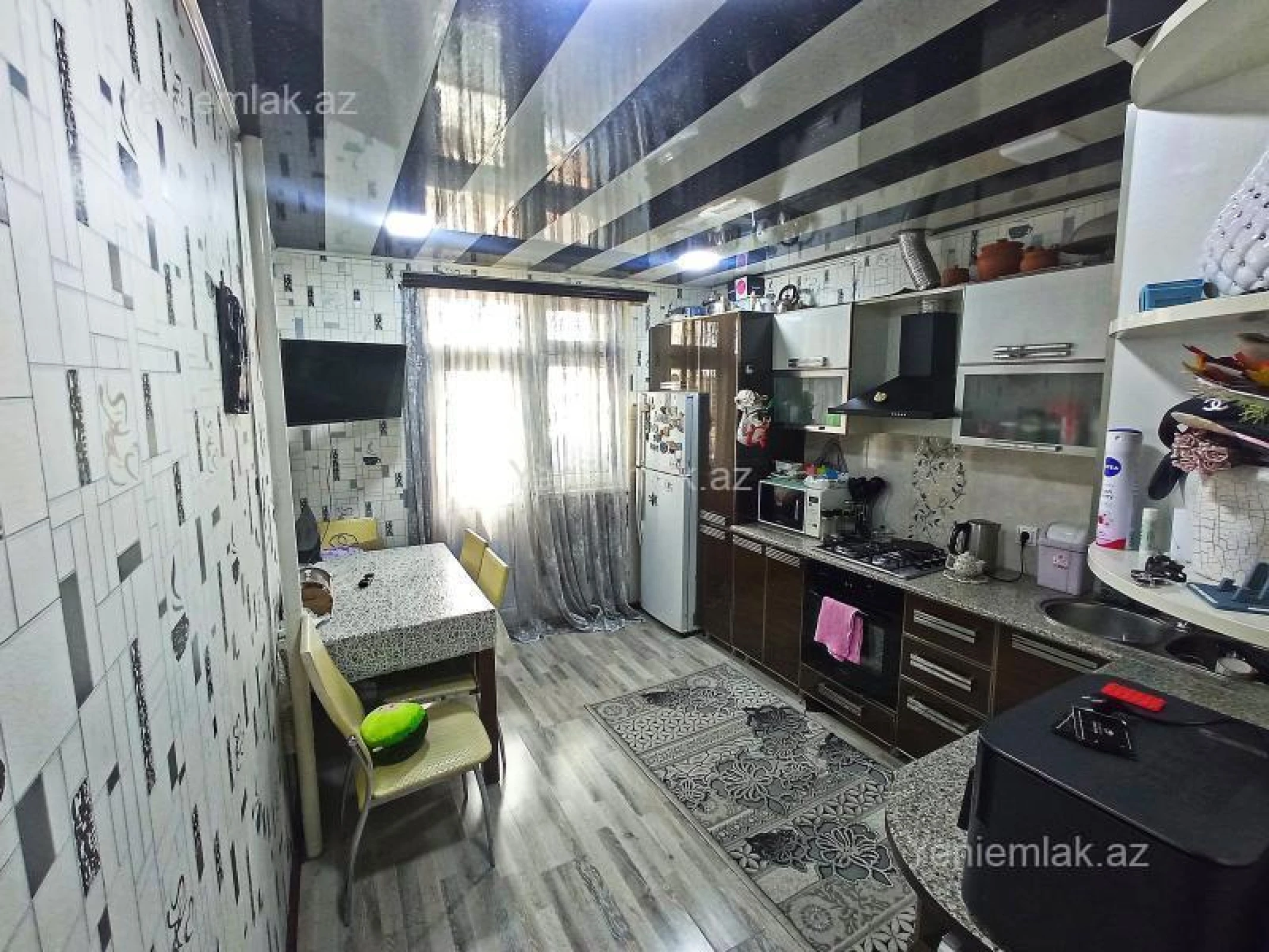 Satılır 2 otaqlı köhnə tikili 70 m²
