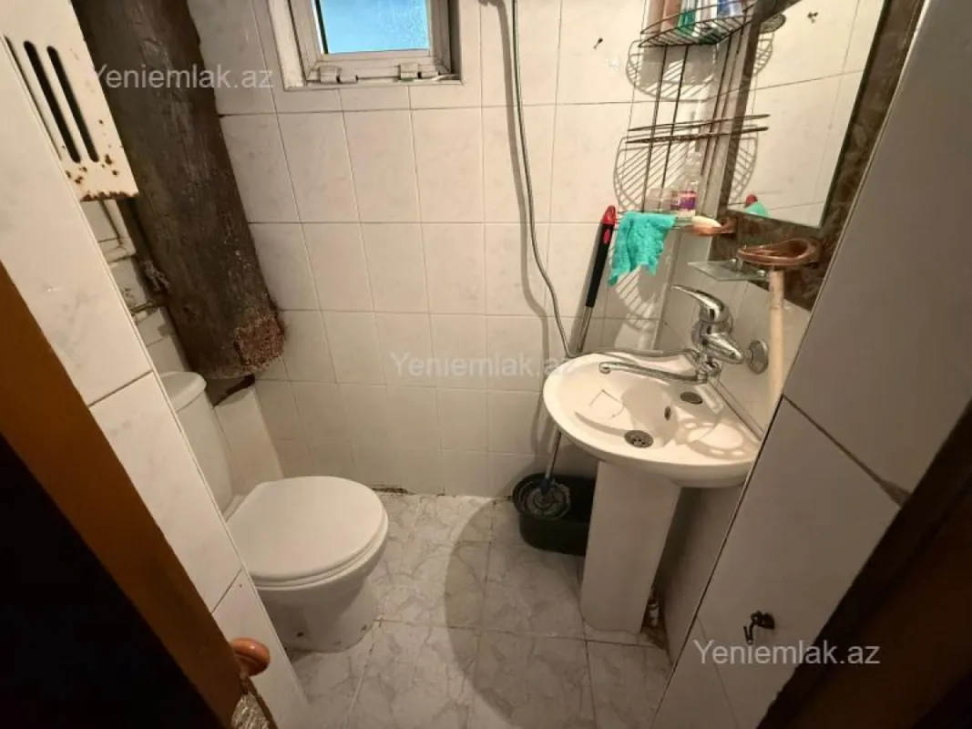 Satılır 2 otaqlı köhnə tikili 43 m²