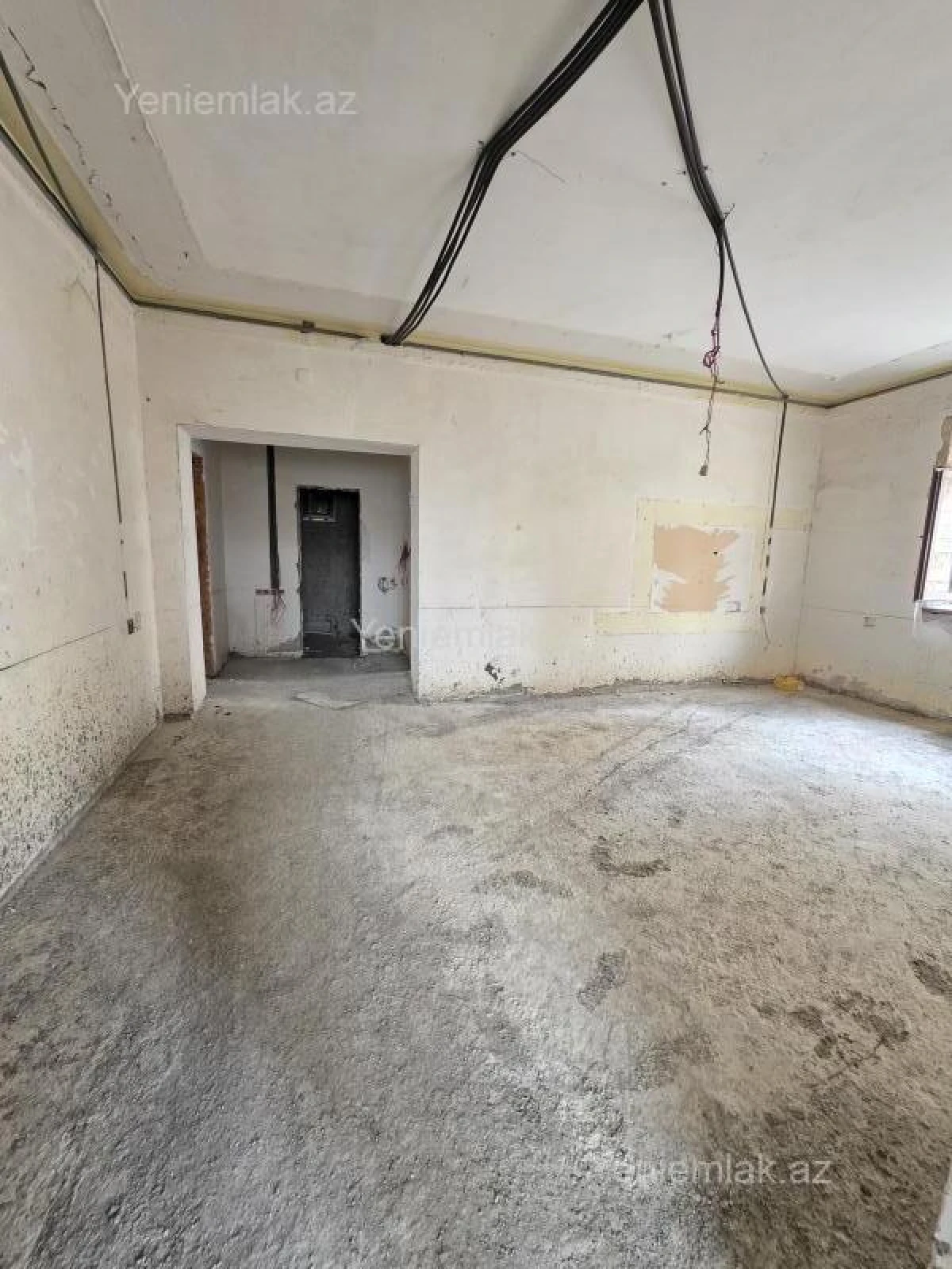 Satılır 8 otaqlı həyət evi 250 m²