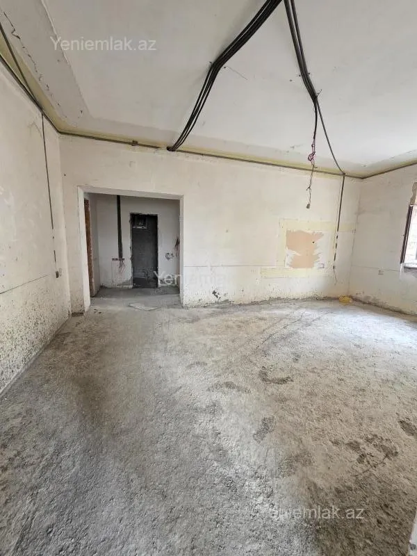 Satılır 8 otaqlı həyət evi 250 m²