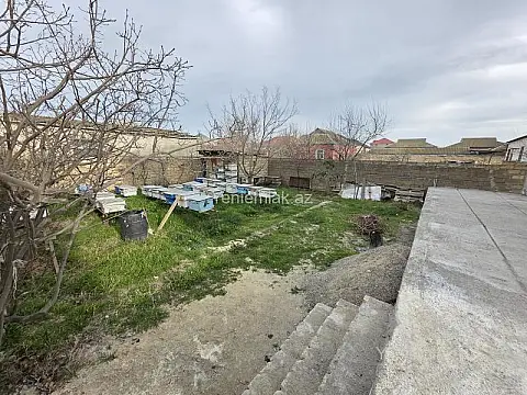 Satılır 8 otaqlı həyət evi 250 m²