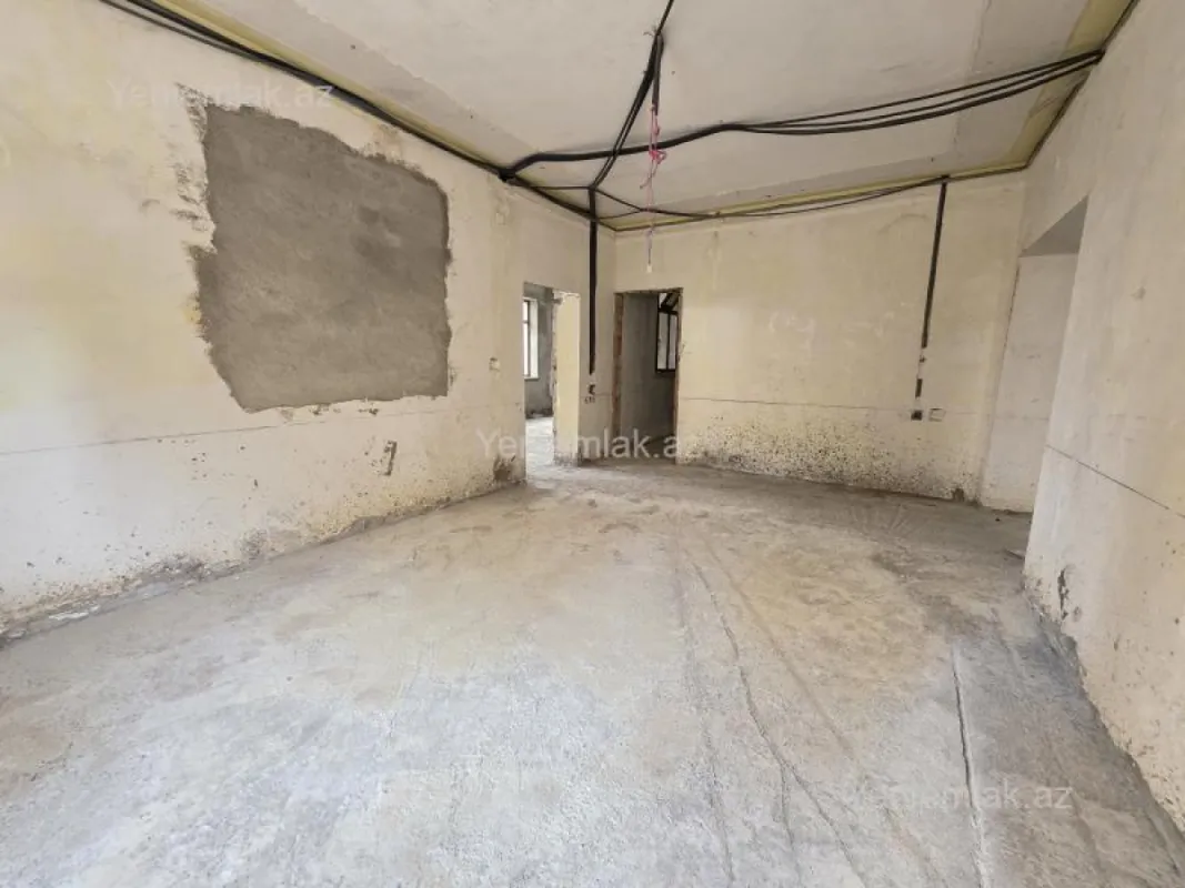 Satılır 8 otaqlı həyət evi 250 m²