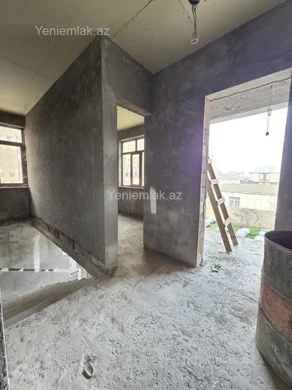 Satılır 8 otaqlı həyət evi 250 m²