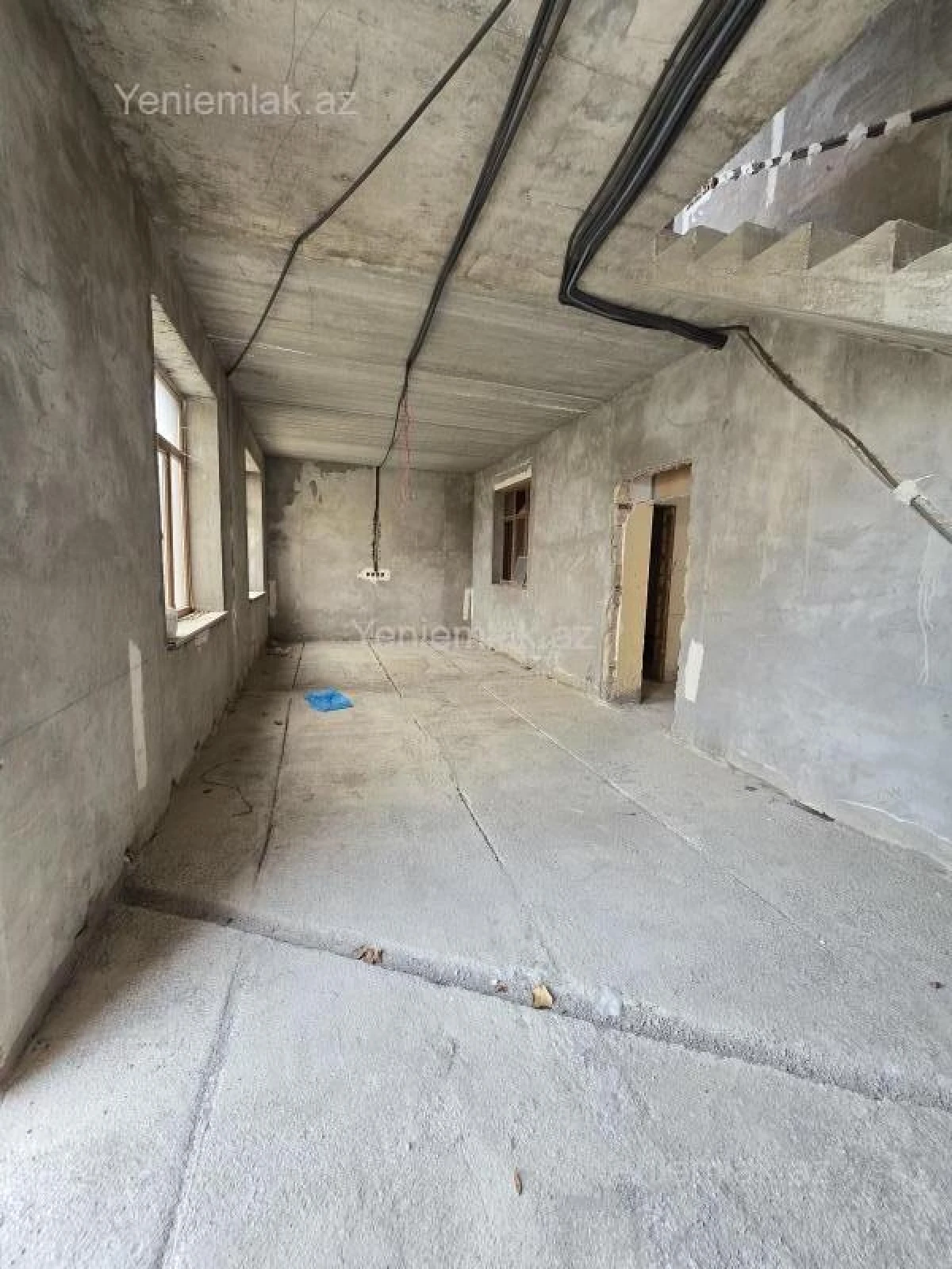 Satılır 8 otaqlı həyət evi 250 m²