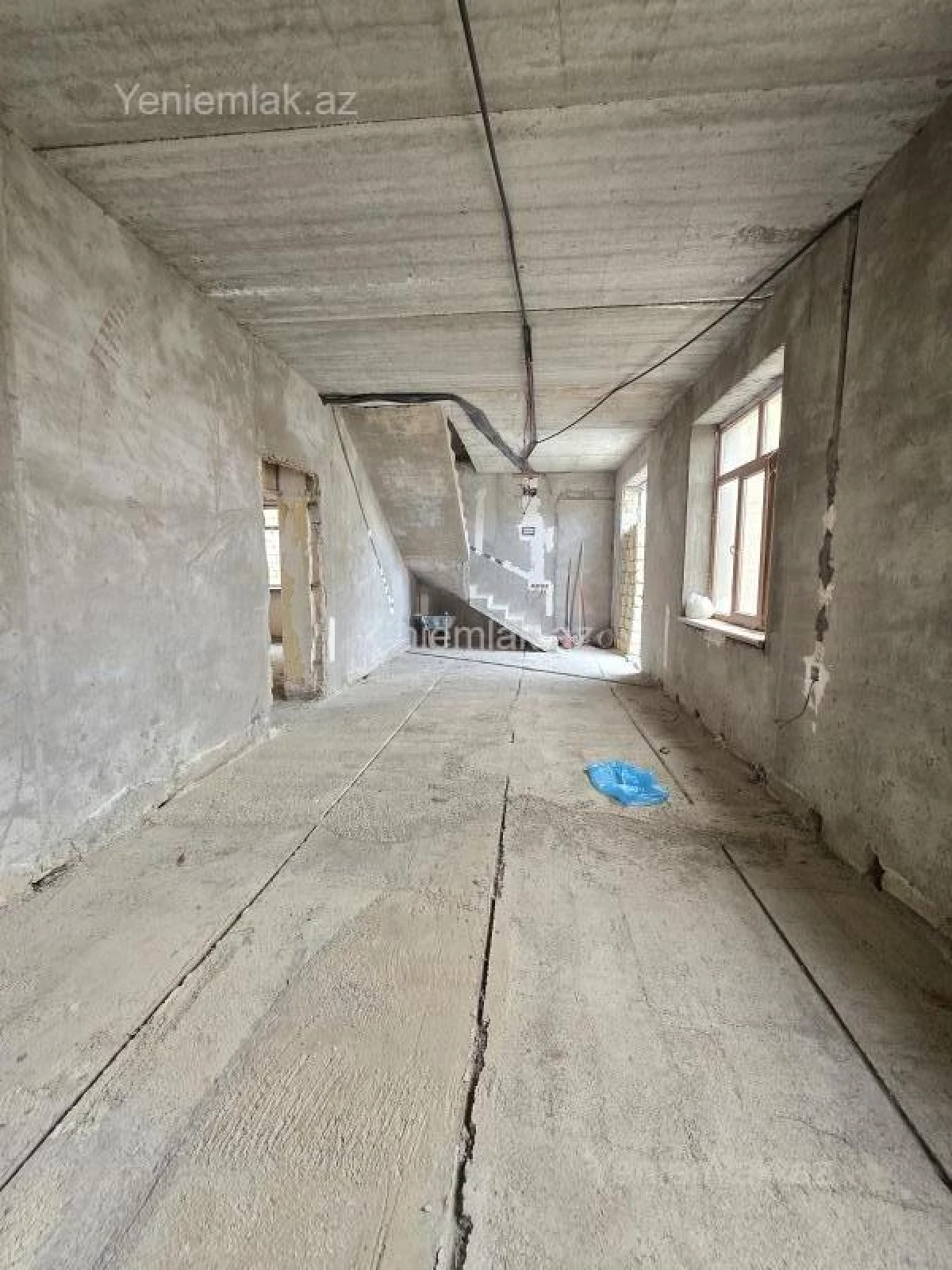 Satılır 8 otaqlı həyət evi 250 m²