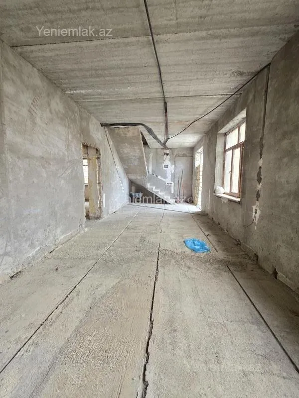 Satılır 8 otaqlı həyət evi 250 m²