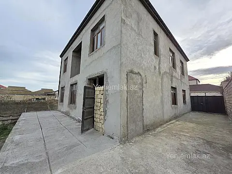 Satılır 8 otaqlı həyət evi 250 m²
