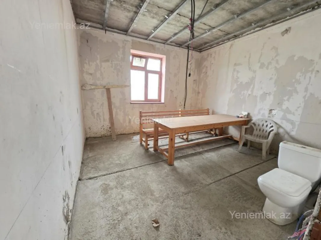 Satılır 8 otaqlı həyət evi 250 m²