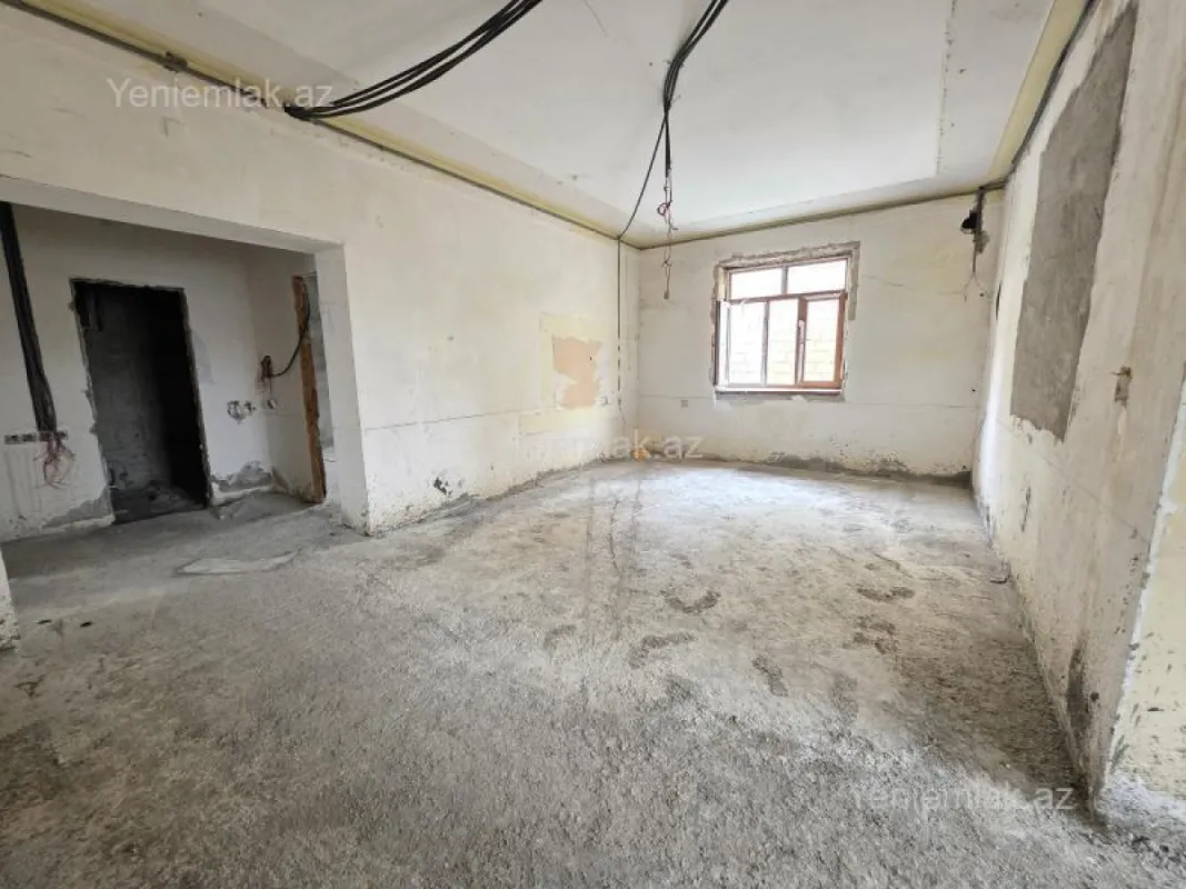 Satılır 8 otaqlı həyət evi 250 m²