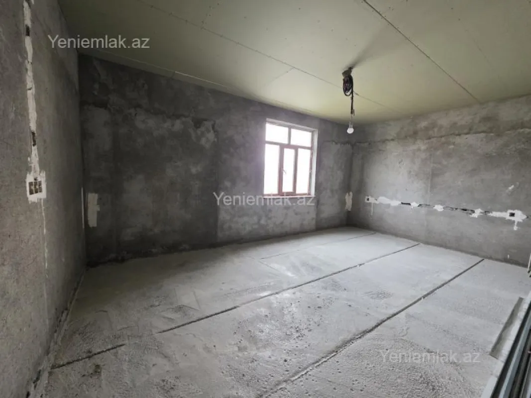 Satılır 8 otaqlı həyət evi 250 m²