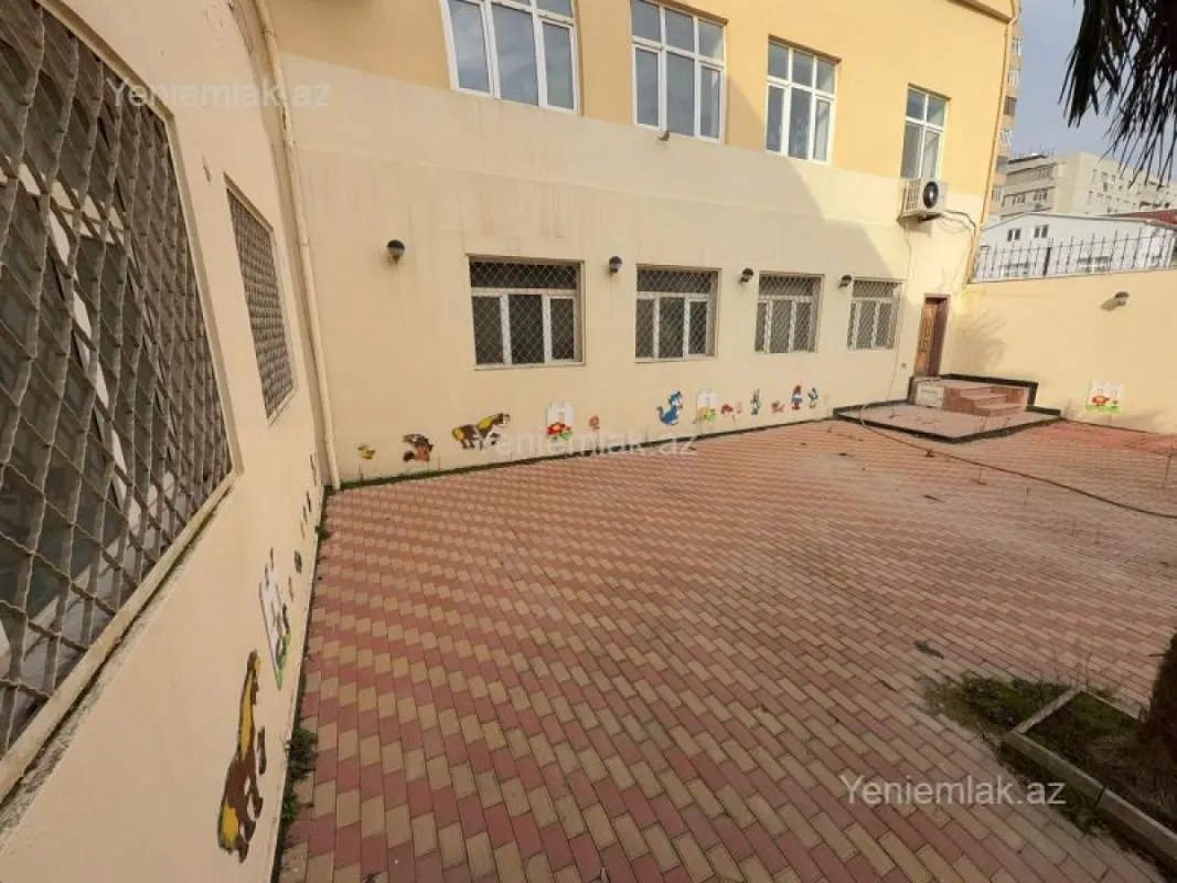 Satılır 15 otaqlı obyekt 600 m²