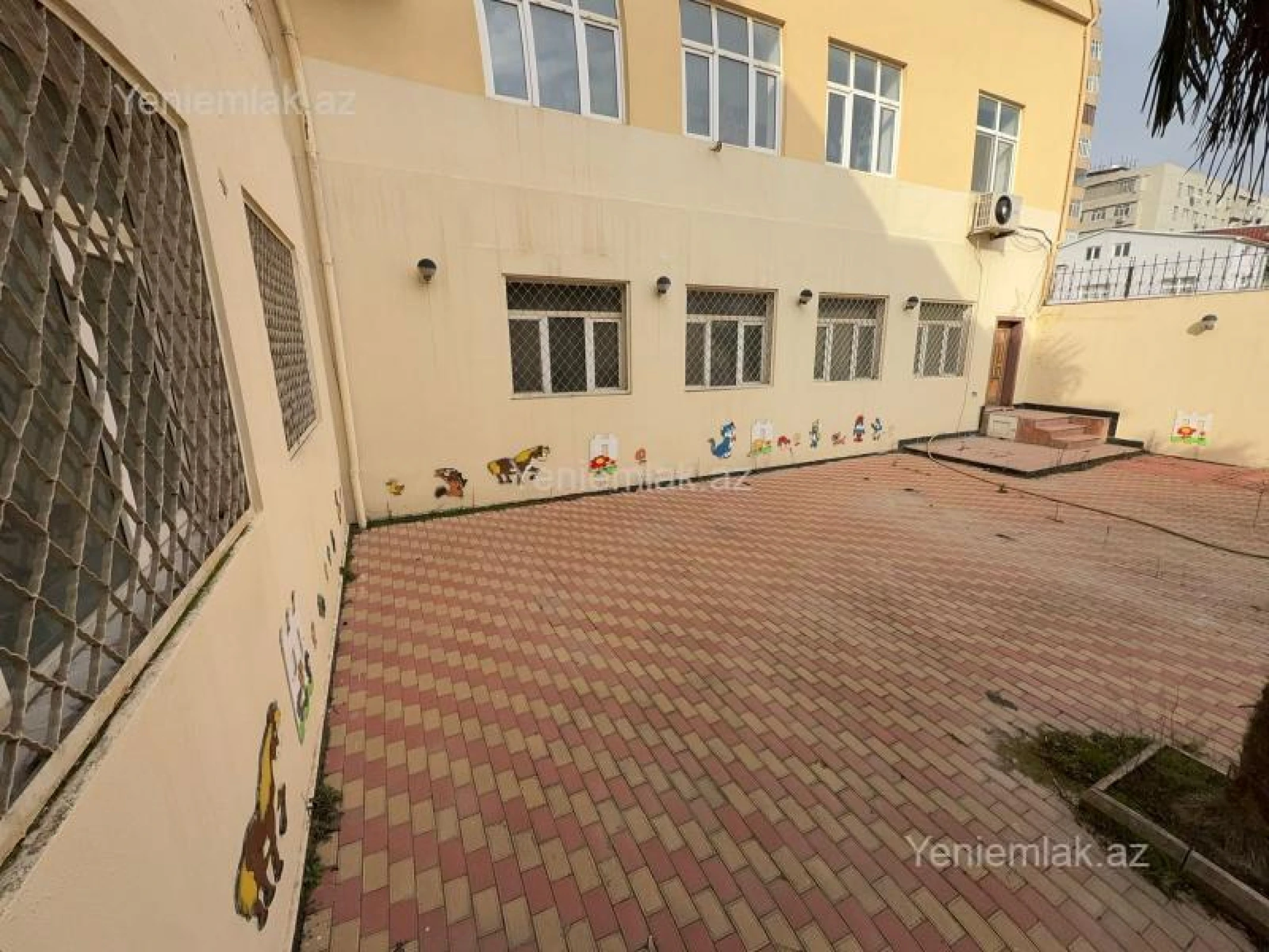 Satılır 15 otaqlı obyekt 600 m²