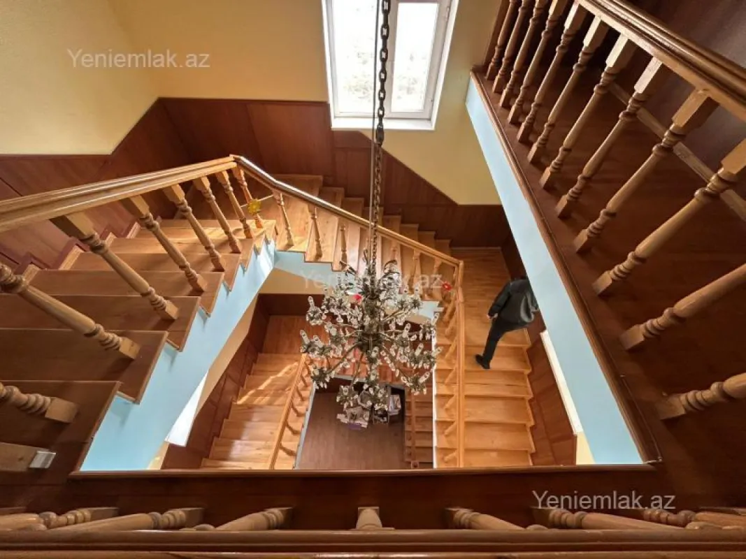 Satılır 15 otaqlı obyekt 600 m²