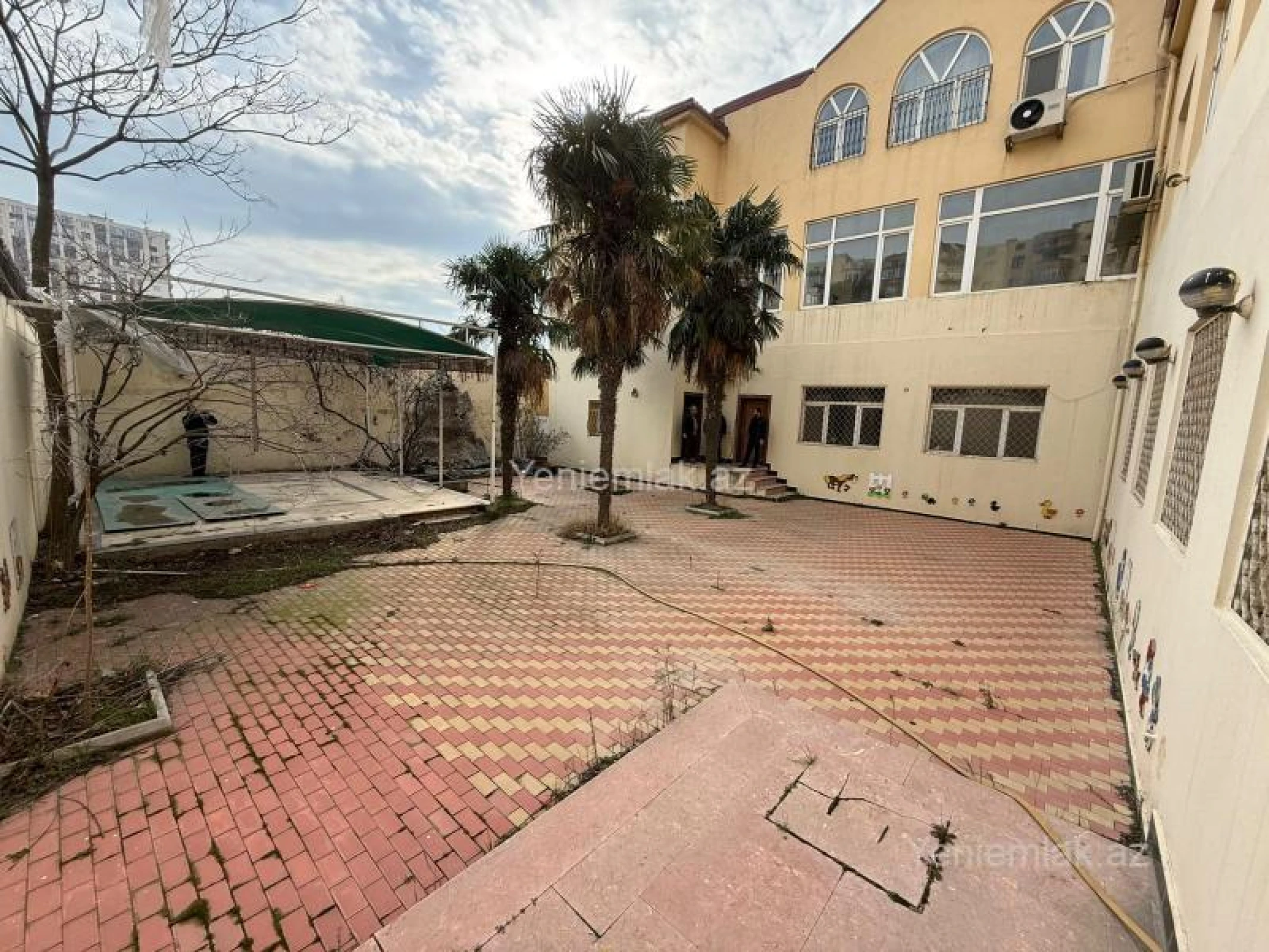Satılır 15 otaqlı obyekt 600 m²