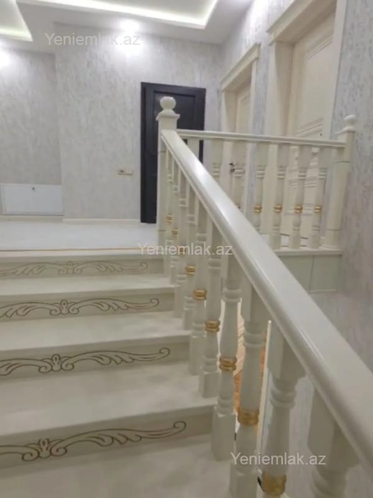 Satılır 6 otaqlı həyət evi 275 m²