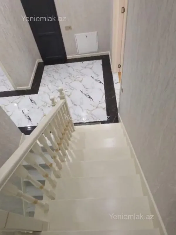 Satılır 6 otaqlı həyət evi 275 m²