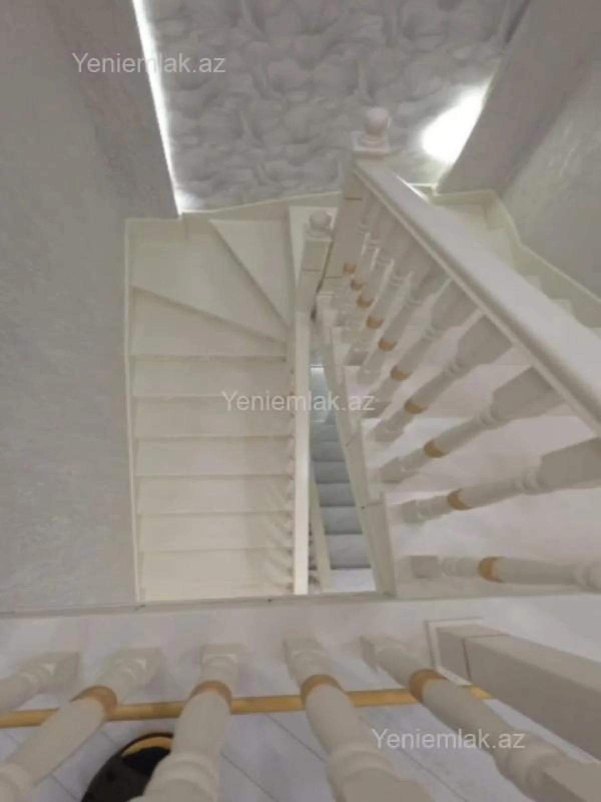 Satılır 6 otaqlı həyət evi 275 m²