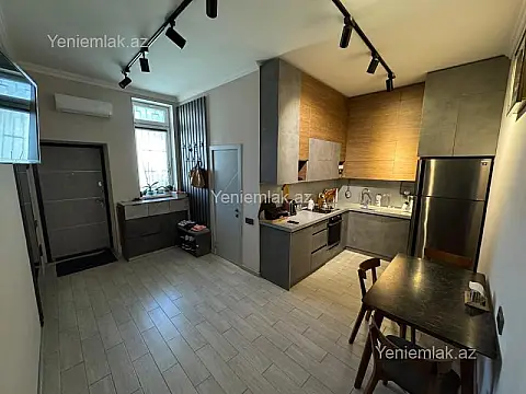 Satılır 3 otaqlı köhnə tikili 100 m²