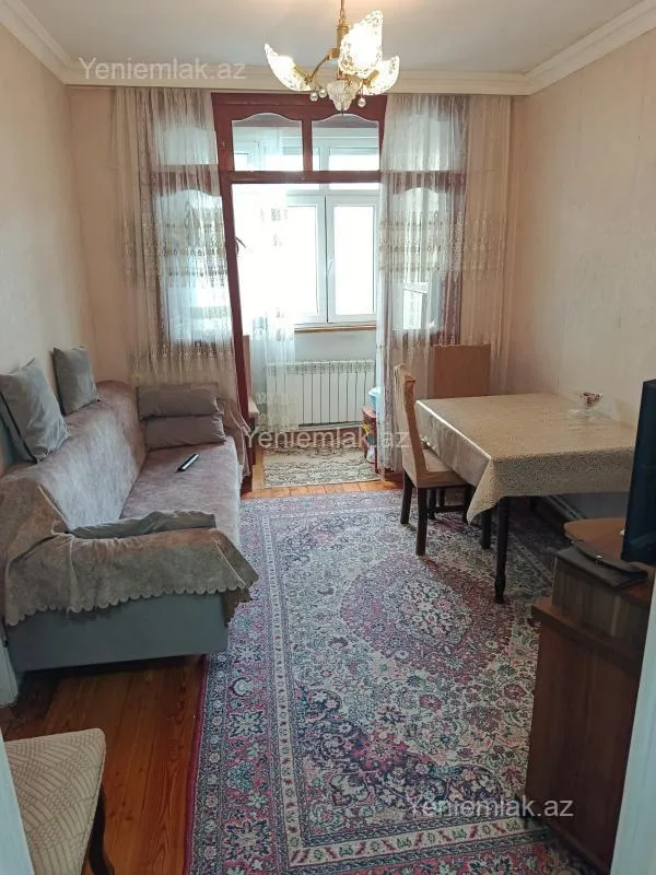 Satılır 2 otaqlı köhnə tikili 80 m²