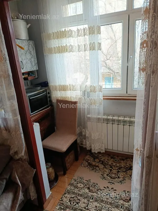 Satılır 2 otaqlı köhnə tikili 80 m²