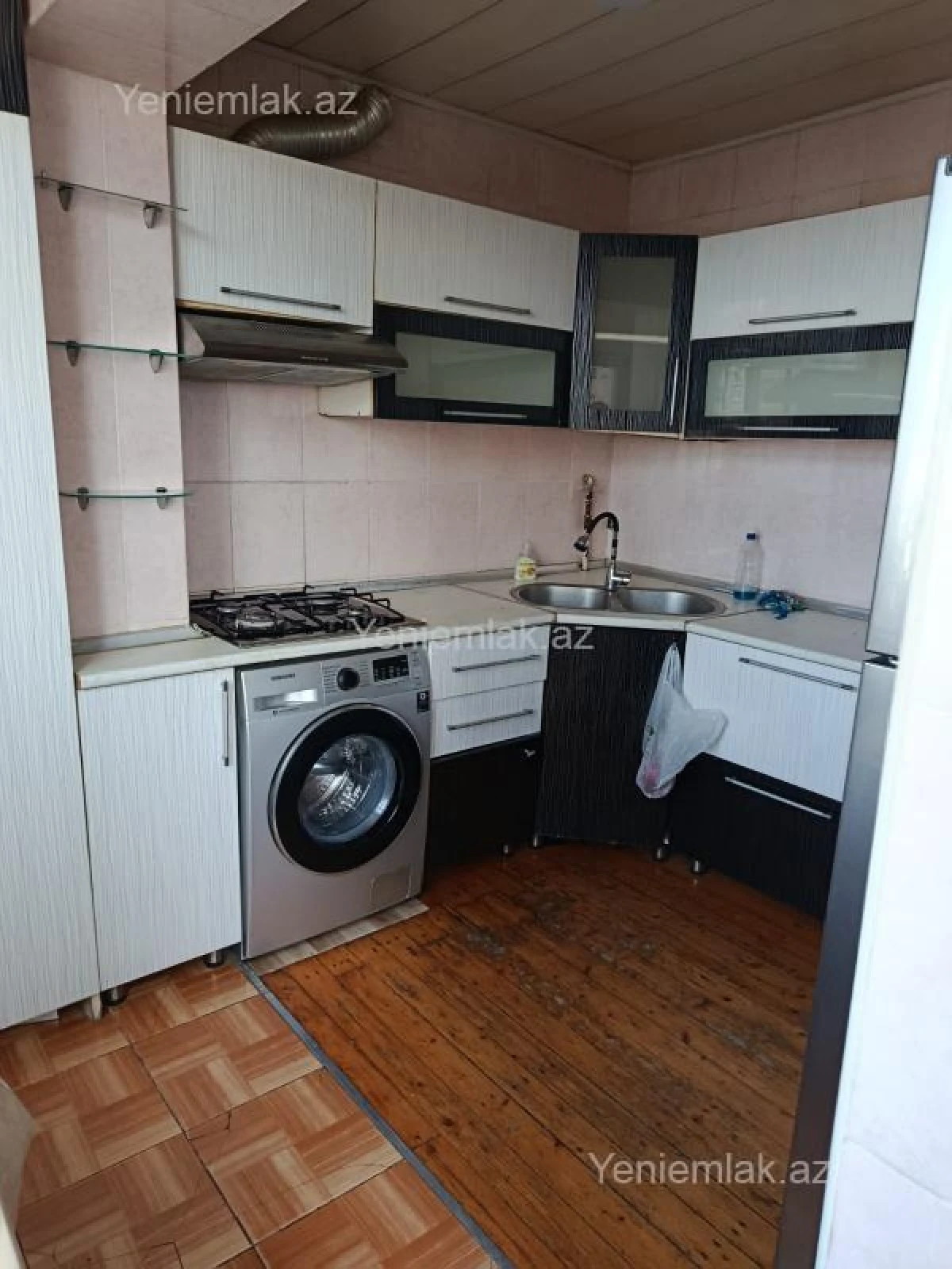 Satılır 3 otaqlı köhnə tikili 82 m²