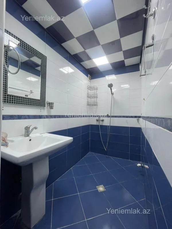 Satılır 2 otaqlı köhnə tikili 65 m²