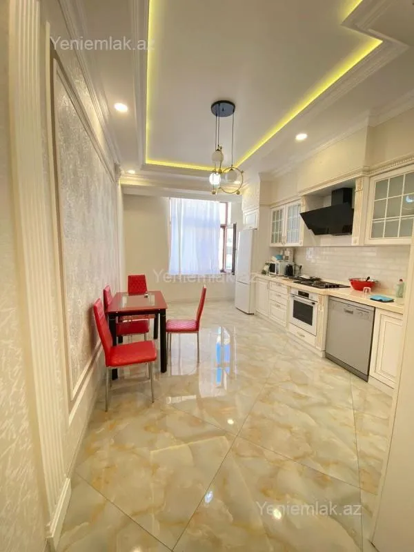 Satılır 3 otaqlı yeni tikili 138 m²