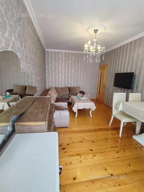 Satılır 3 otaqlı köhnə tikili 75 m²
