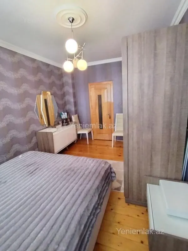 Satılır 3 otaqlı köhnə tikili 75 m²