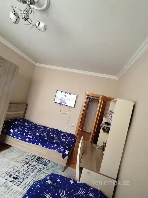 Satılır 3 otaqlı köhnə tikili 75 m²
