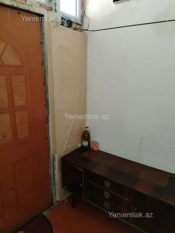 Satılır 1 otaqlı köhnə tikili 20 m²