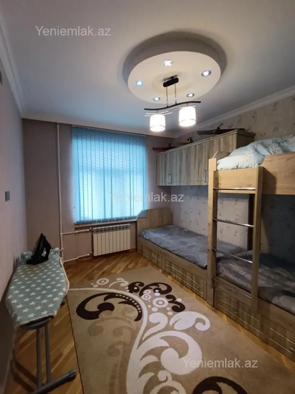 Satılır 3 otaqlı köhnə tikili 90 m²