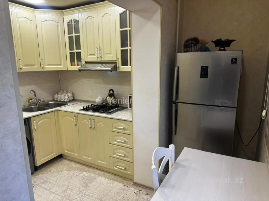 Satılır 4 otaqlı köhnə tikili 110 m²