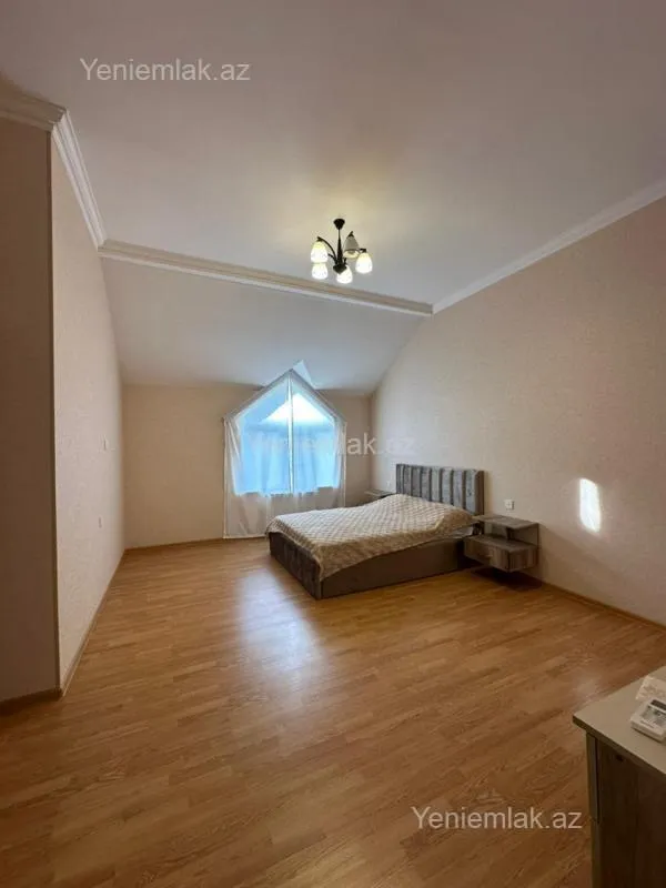 Satılır 5 otaqlı həyət evi 220 m²