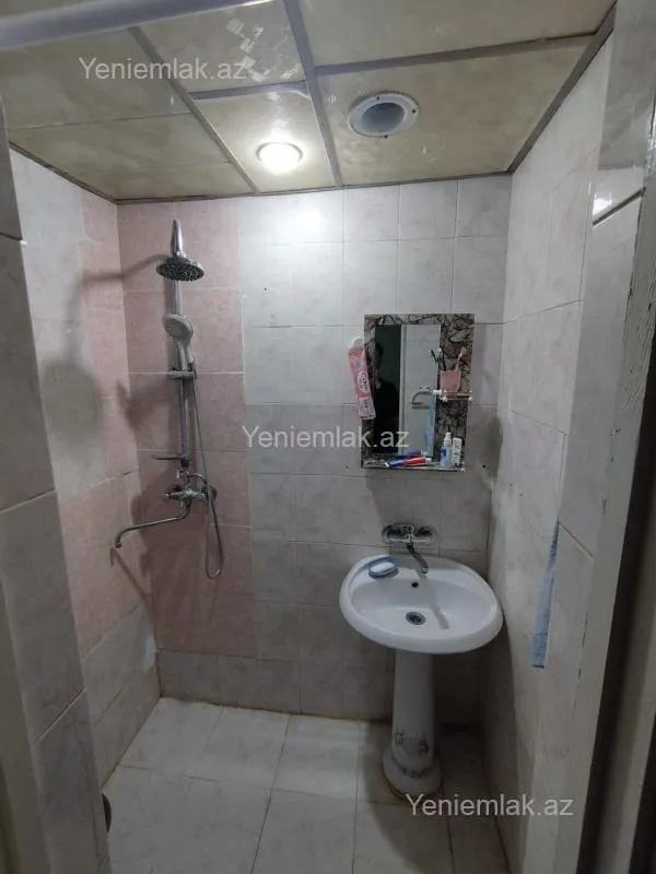 Satılır 3 otaqlı köhnə tikili 60 m²