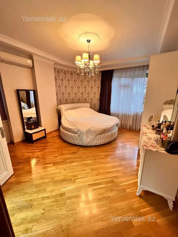 Satılır 4 otaqlı yeni tikili 205.5 m²