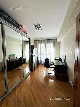 Satılır 4 otaqlı yeni tikili 200 m²